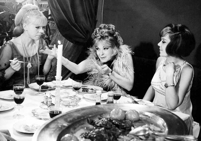 Legendární film Světáci. Českou filmovou komedii Světáci natočil režisér Zdeněk Podskalský podle původního námětu a scénáře Vratislava Blažka.
