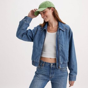 Mekká bunda zajistí pohodlí i při celodenním nošení. Levi's, 2999 Kč
