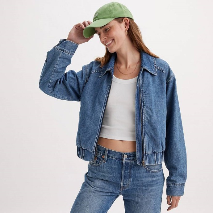 Mekká bunda zajistí pohodlí i při celodenním nošení. Levi's, 2999 Kč
