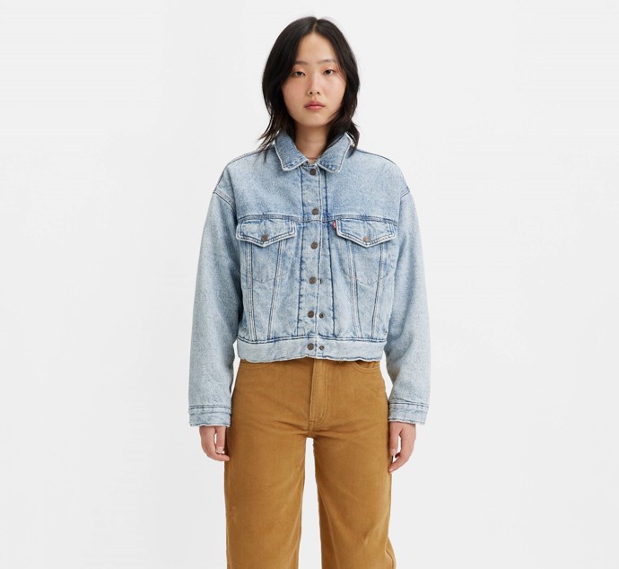 Krátká světle modrá denimová bunda je nadčasová klasika, Levi's, 3999 Kč
