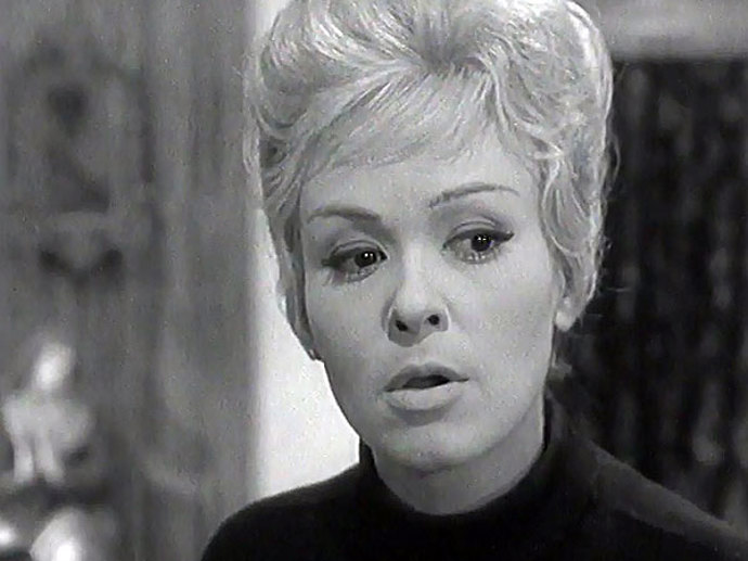 Herečka Jiřina Bohdalová ve filmu Každá koruna dobrá z roku 1961.
