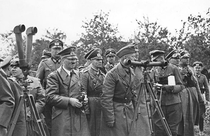 Adolf Hitler, Martin Bormann a další nacističtí vůdci
Adolf Hitler, Martin Bormann a další nacističtí vůdci