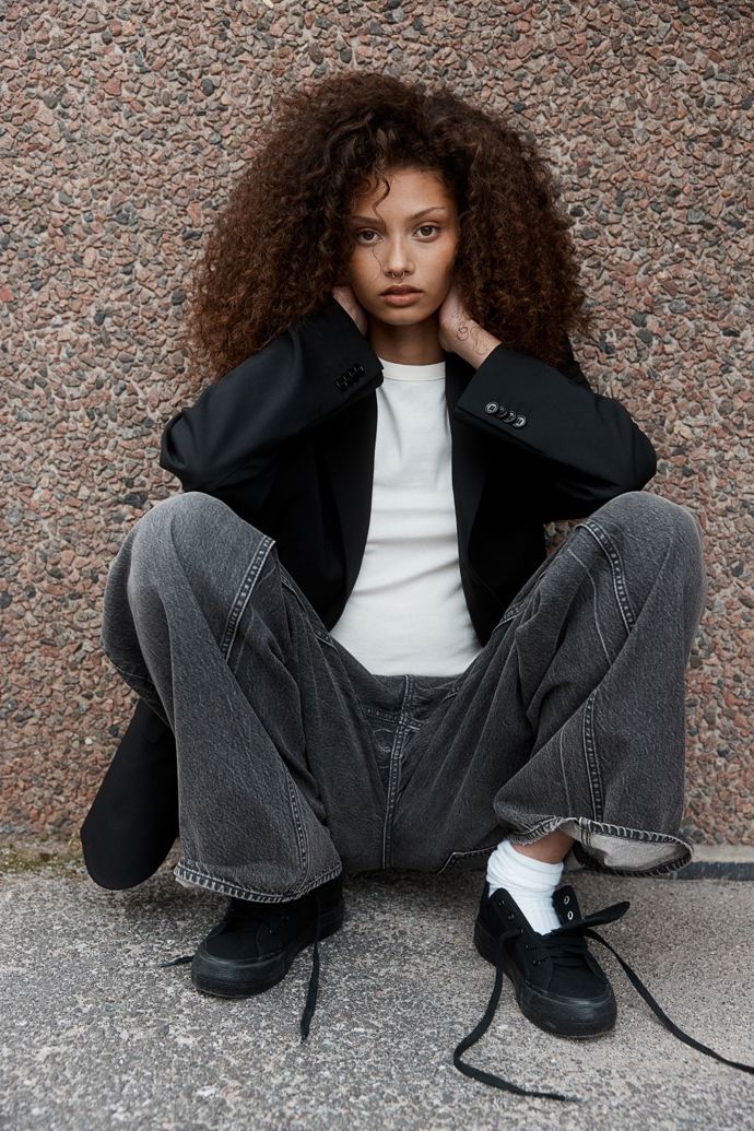 Šedé džíny působí módně a mají šmrnc. H&M, 719 Kč
Šedé džíny působí módně a mají šmrnc. H&M, 719 Kč