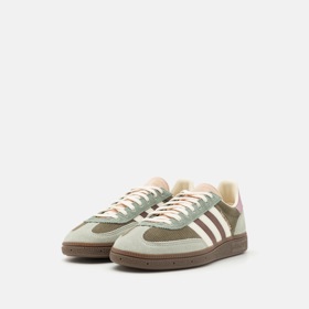 Tenisky, Adidas Originals, 2 800 Kč
