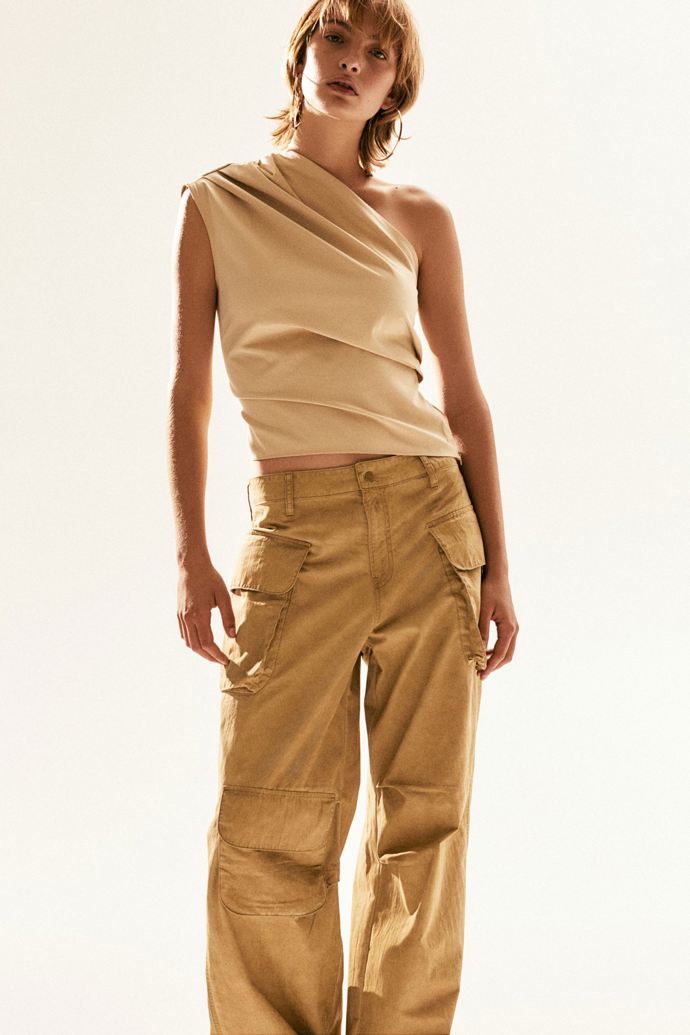 Asymetrický top, H&M, 479 Kč
Asymetrický top, H&M, 479 Kč