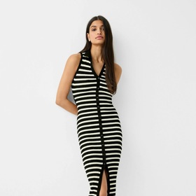 Šaty, Bershka, 749 Kč
