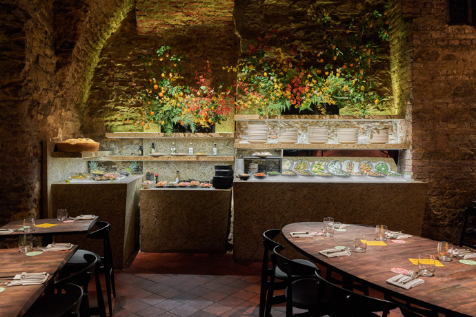 Oblíbená restaurace prošla fantastickou rekonstrukcí: Na hosty čeká jedinečná atmosféra a moderní materiály
Oblíbená restaurace prošla fantastickou rekonstrukcí: Na hosty čeká jedinečná atmosféra a moderní materiály