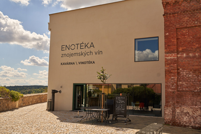 Enotéka s designovou kavárnou ve Znojmě
