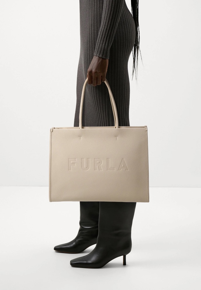 Kabelka, Furla, 11 200 Kč
Kabelka, Furla, 11 200 Kč
