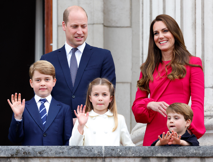 Tento královský pár zůstal věrný britské monarchii a zajistil svým dětem pohodlný a luxusní život.
Tento královský pár zůstal věrný britské monarchii a zajistil svým dětem pohodlný a luxusní život.
