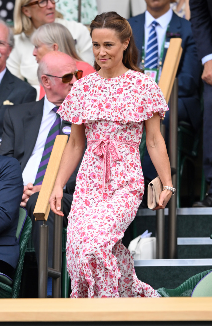Na Wimbledonu 2024 vynesla nádherný květinový model od značky Beulah London.
Na Wimbledonu 2024 vynesla nádherný květinový model od značky Beulah London.