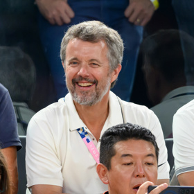 Král Frederik X. z Dánska se účastníl čtvrtfinálového zápasu mužského basketbalu mezi Brazílií a USA během jedenáctého dne Olympijských her.
