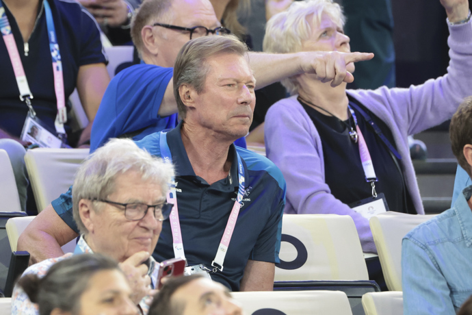 Henri, velkovévoda lucemburský, se účastní čtvrtfinálového zápasu ženského basketbalu mezi týmy Francie a Německa na letošním ročníku letní olympiády.
