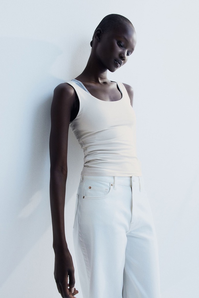 Bílé tílko, H&M, 239 Kč
