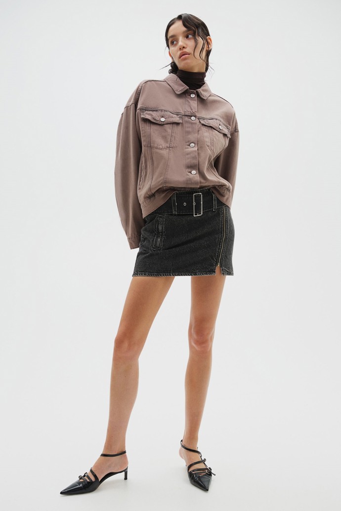 Různé tóny hnědé k podimu patří. H&M, 959 Kč

