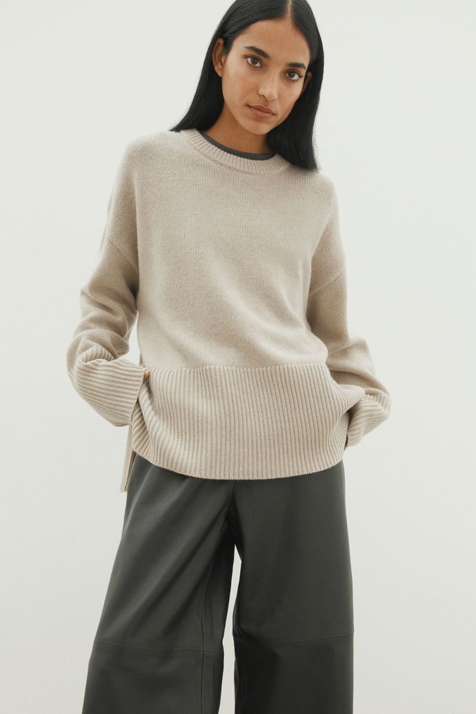 Svetr z kašmírové směsi, H&M, 4 499 Kč
Svetr z kašmírové směsi, H&M, 4 499 Kč