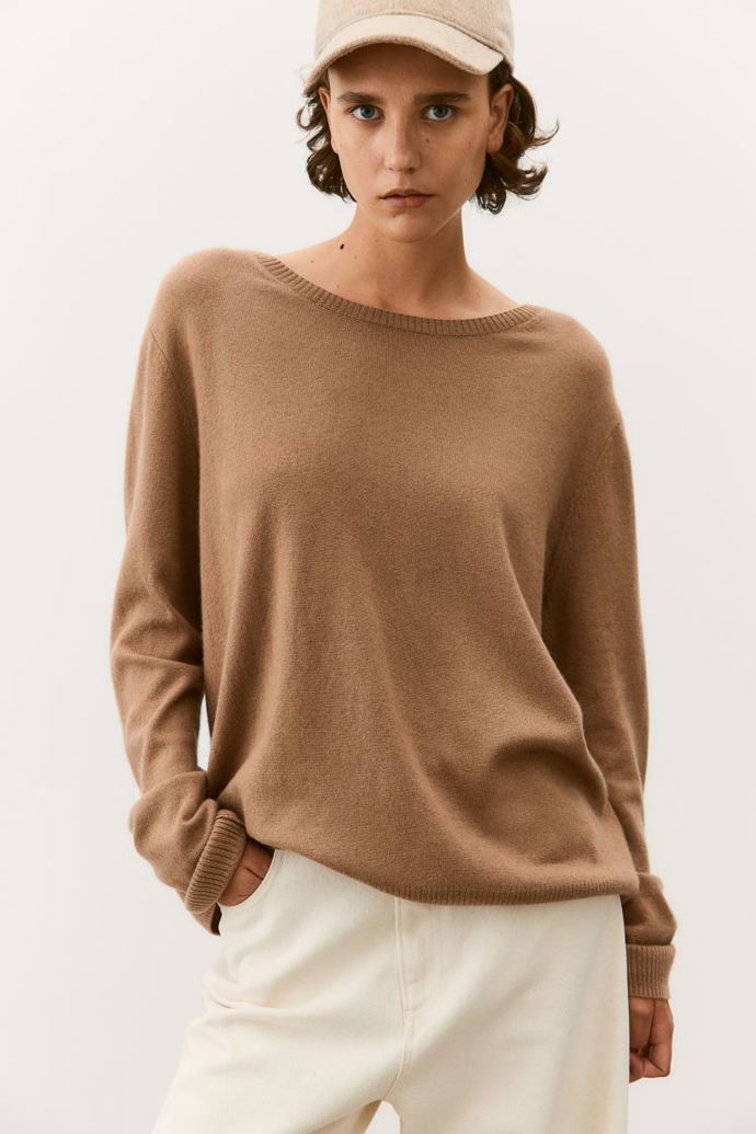 Kašmírový svetr z jemného úpletu, H&M, 2399 Kč
Kašmírový svetr z jemného úpletu, H&M, 2399 Kč
