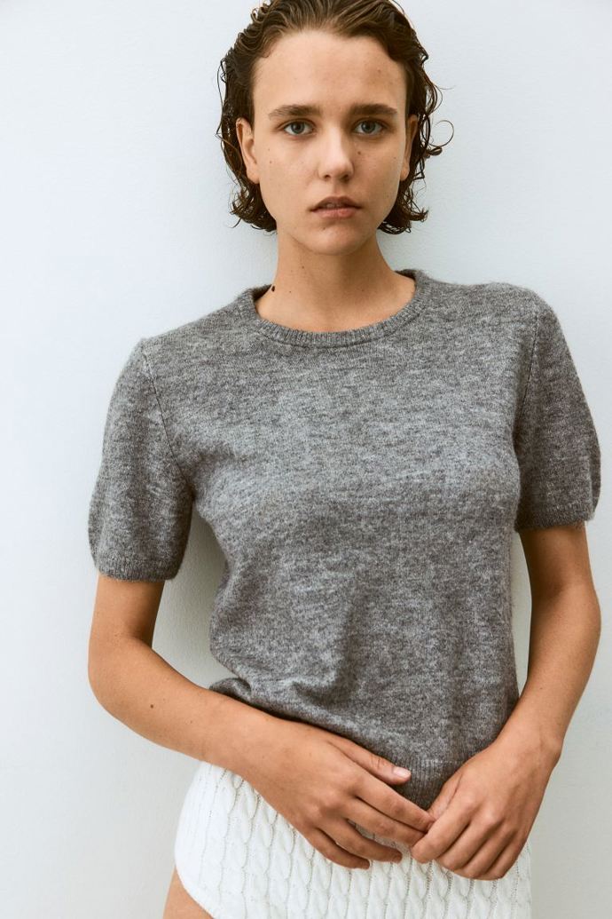 Svetřík z jemného úpletu, H&M, 359 Kč
Svetřík z jemného úpletu, H&M, 359 Kč