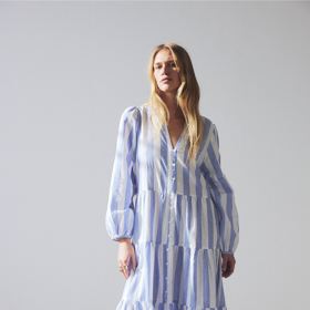 Šaty ze lněné směsi s nabíranými volány, H&M, 959 Kč
