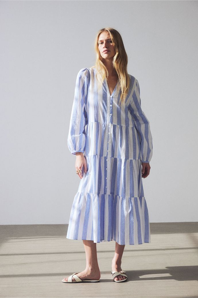 Šaty ze lněné směsi s nabíranými volány, H&M, 959 Kč
