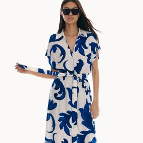 Košilové šaty s vázacím páskem, H&M, 599 Kč
