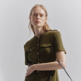 Pletené šaty s knoflíky, H&M, 839 Kč
