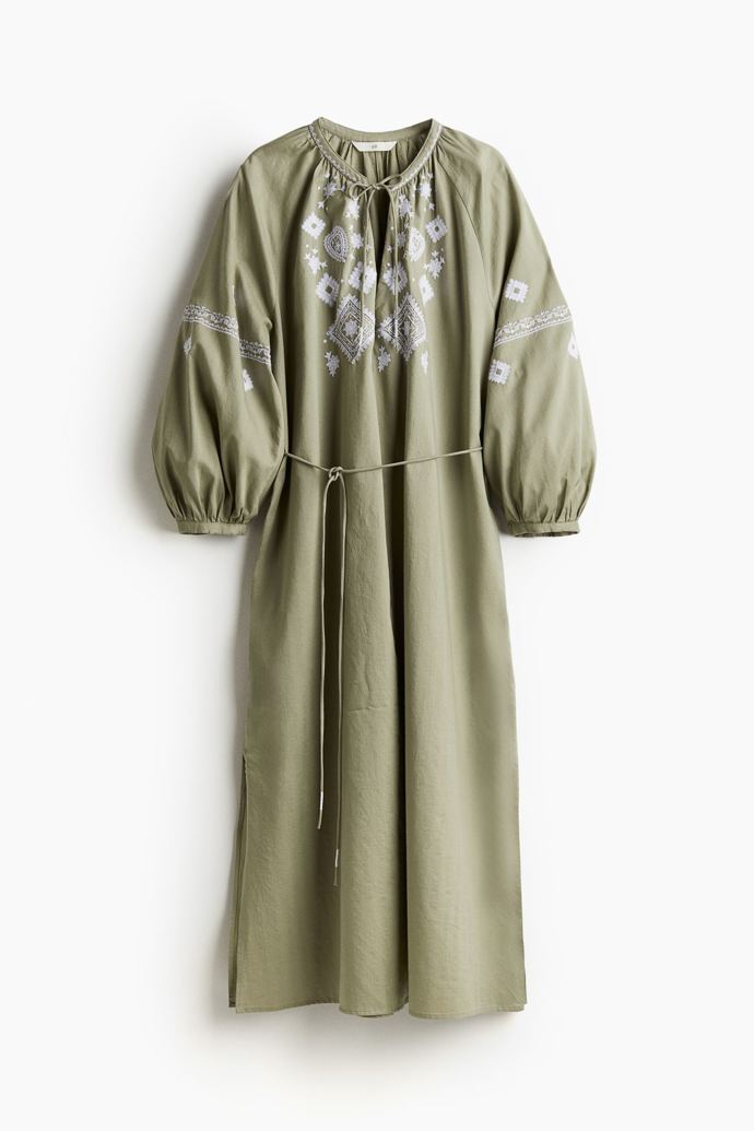 Šaty s výšivkou, H&M, 1199 Kč
