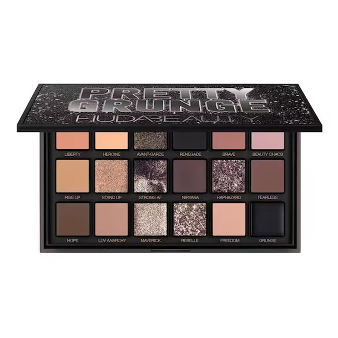Paletka očních stínů, Huda Beauty, 1 369 Kč
Paletka očních stínů, Huda Beauty, 1 369 Kč