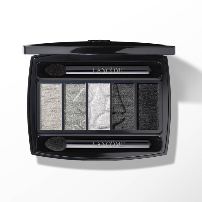 Stíny, Lancôme, 2 050 Kč
Stíny, Lancôme, 2 050 Kč