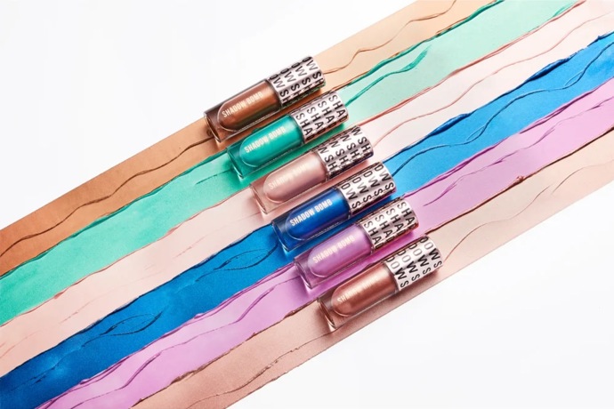 Metalické oční stíny, Makeup Revolution, 160 Kč
Metalické oční stíny, Makeup Revolution, 160 Kč