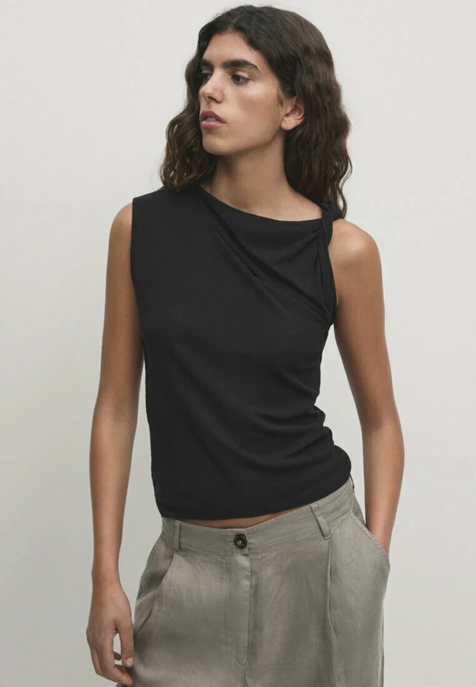 Top, Massimo Dutti, 899 Kč
Top, Massimo Dutti, 899 Kč