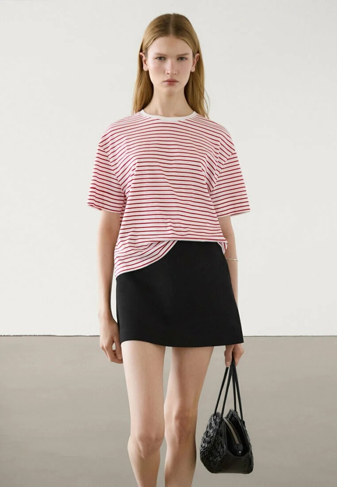 Tričko, Massimo Dutti, 899 Kč
Tričko, Massimo Dutti, 899 Kč