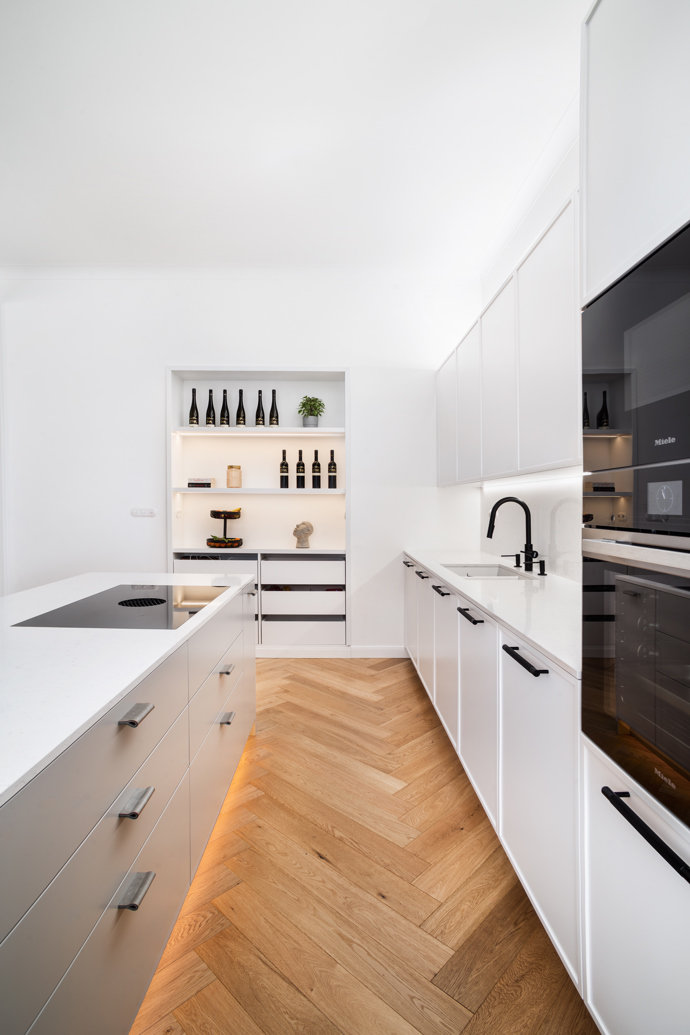 Galerie: Dejvický minimalistický byt s tmavě modrým akcentem Galerie: Dejvický minimalistický byt s tmavě modrým akcentem