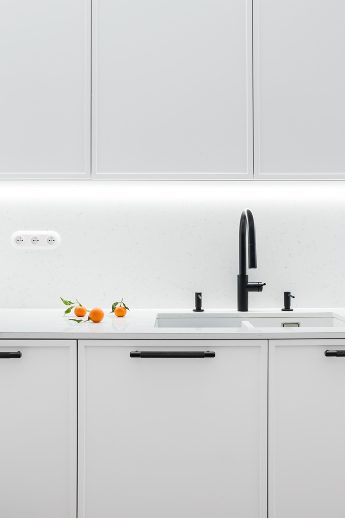 Galerie: Dejvický minimalistický byt s tmavě modrým akcentem Galerie: Dejvický minimalistický byt s tmavě modrým akcentem