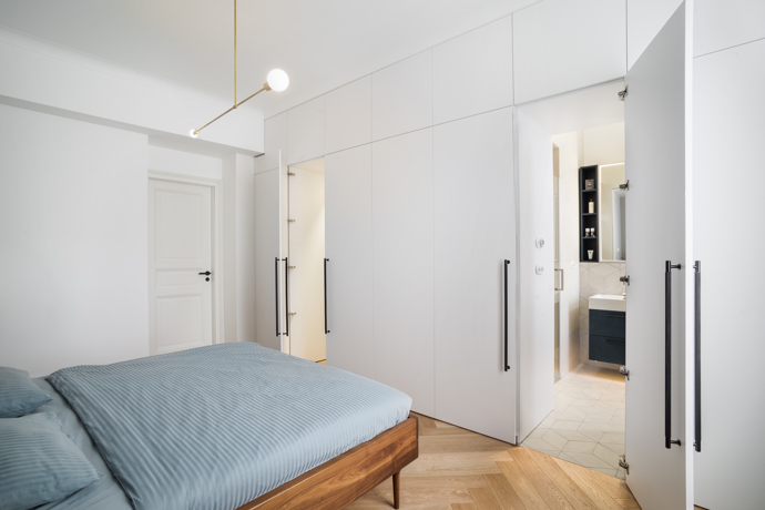 Galerie: Dejvický minimalistický byt s tmavě modrým akcentem Galerie: Dejvický minimalistický byt s tmavě modrým akcentem