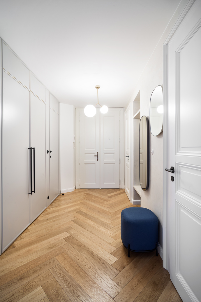 Galerie: Dejvický minimalistický byt s tmavě modrým akcentem Galerie: Dejvický minimalistický byt s tmavě modrým akcentem