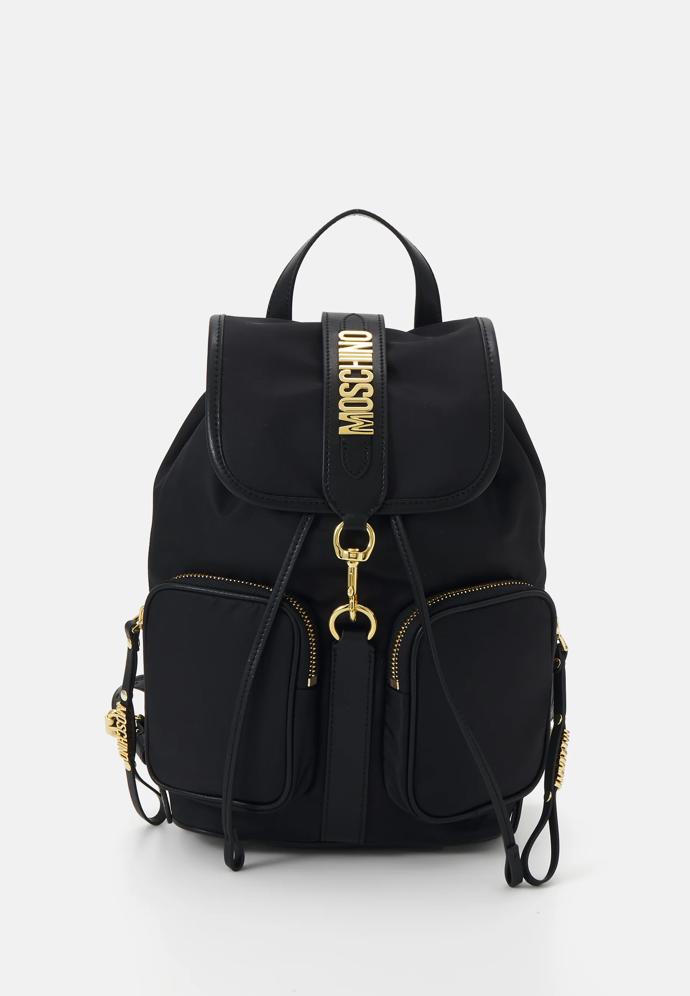 Moschino, 16 680 Kč, zalando.cz
