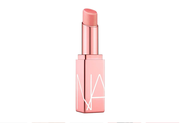 Balzám na rty, Nars, 720 Kč
Balzám na rty, Nars, 720 Kč
