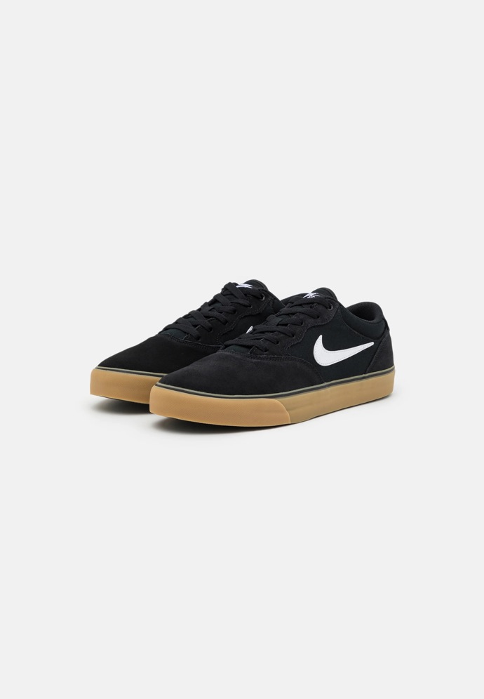 Tenisky, Nike, 1 800 Kč
Tenisky, Nike, 1 800 Kč