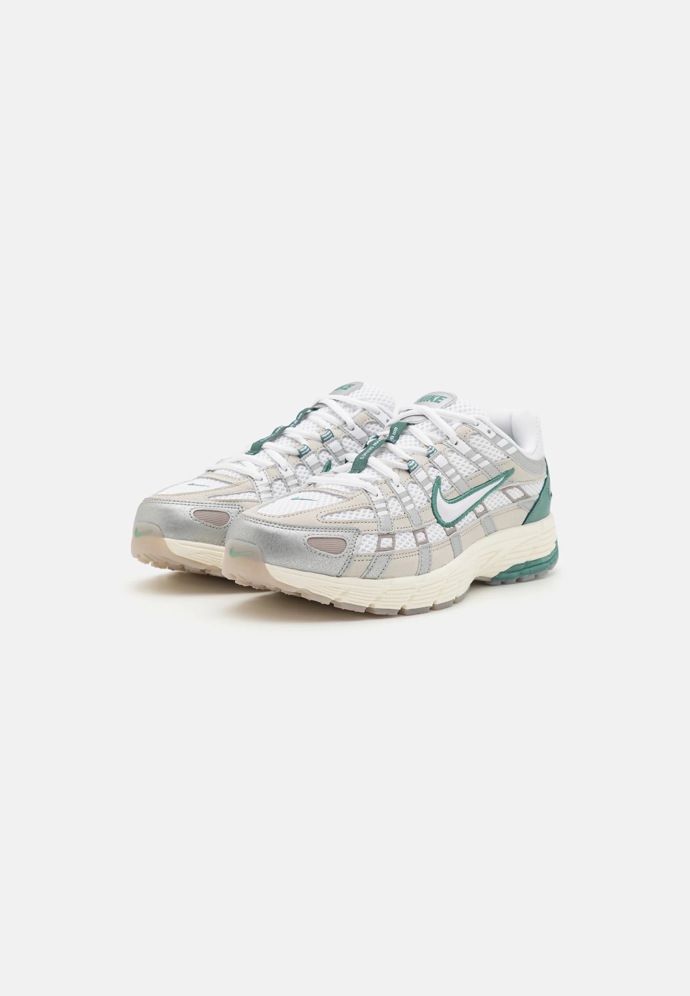 Tenisky, Nike, 3 000 Kč
Tenisky, Nike, 3 000 Kč