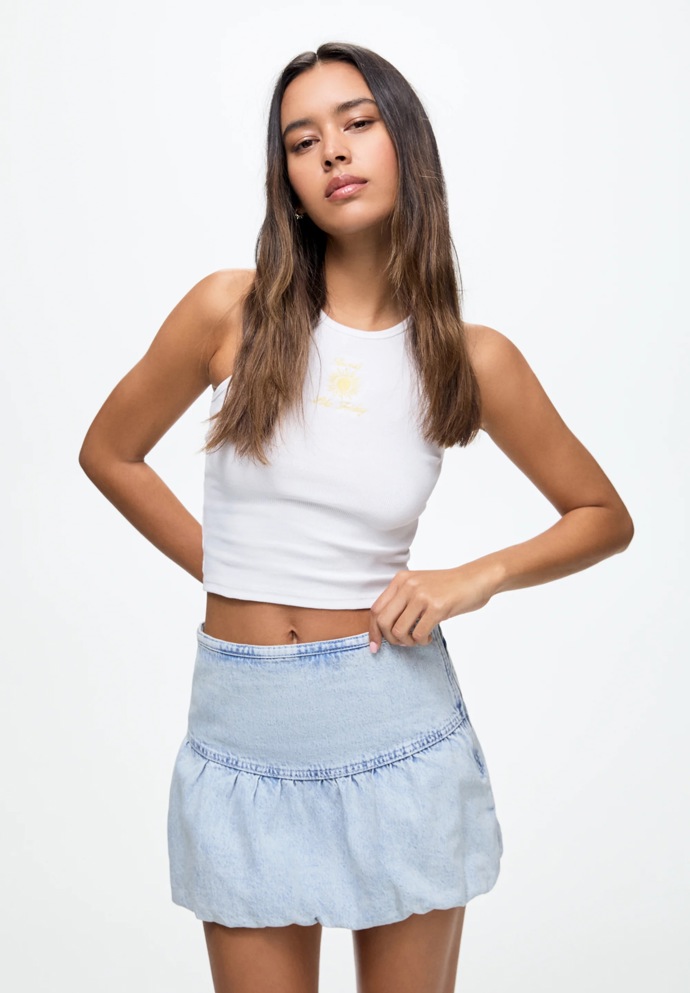 Bílé tílko, Pull&Bear, 399 Kč
