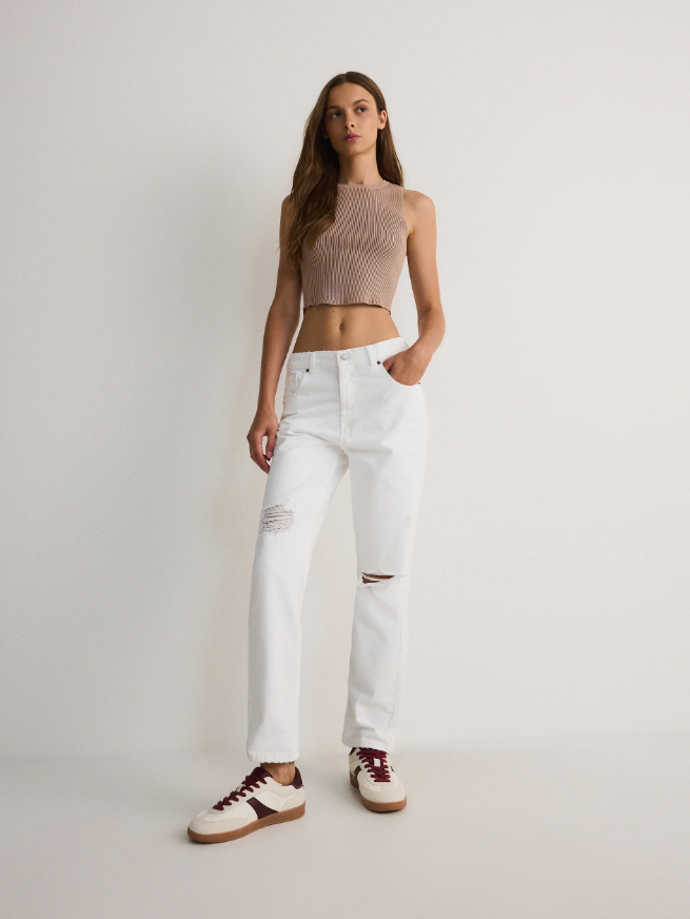 Roztrhané džíny dolaďte vkusnými kousky, aby outfit nevyzněl neupraveně. Reserved, 799 Kč
Roztrhané džíny dolaďte vkusnými kousky, aby outfit nevyzněl neupraveně. Reserved, 799 Kč