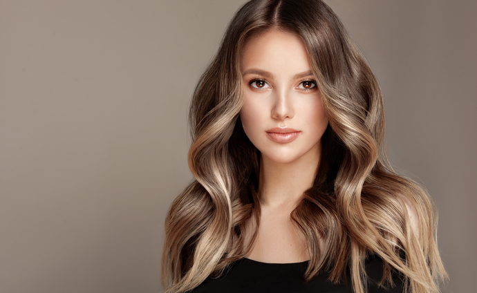 Barvení vlasů ve stylu ombré je opět in
Barvení vlasů ve stylu ombré je opět in