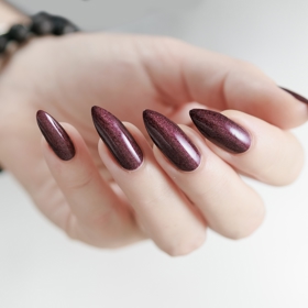 Black cherry odstín se k podzimu dokonale hodí
