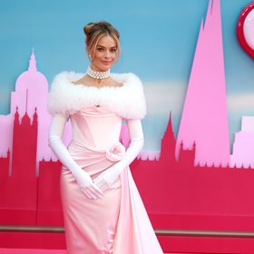 Margot Robbie při uvedení snímku Barbie.
