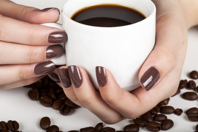 "Espresso" manikúru dobře známe již z minulých sezón. Letos se ale ve velkém vrací.
"Espresso" manikúru dobře známe již z minulých sezón. Letos se ale ve velkém vrací.