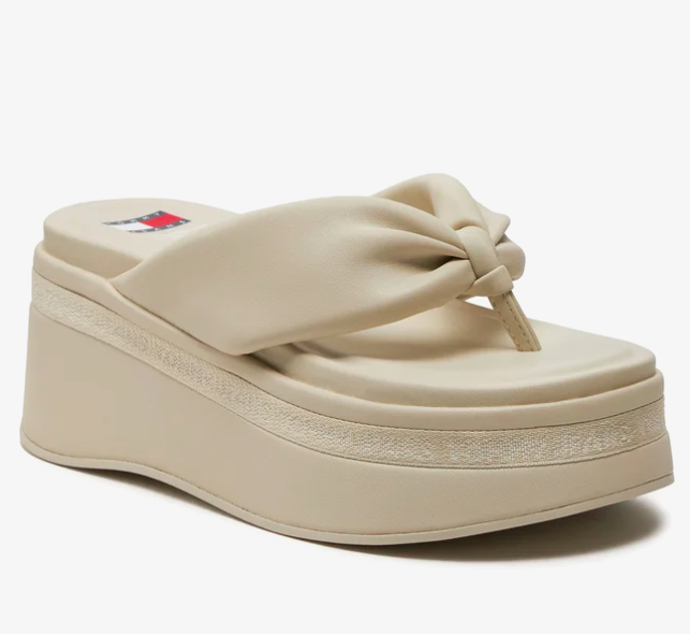 Žabky, Tommy Jeans, 2490 Kč.
Žabky, Tommy Jeans, 2490 Kč.