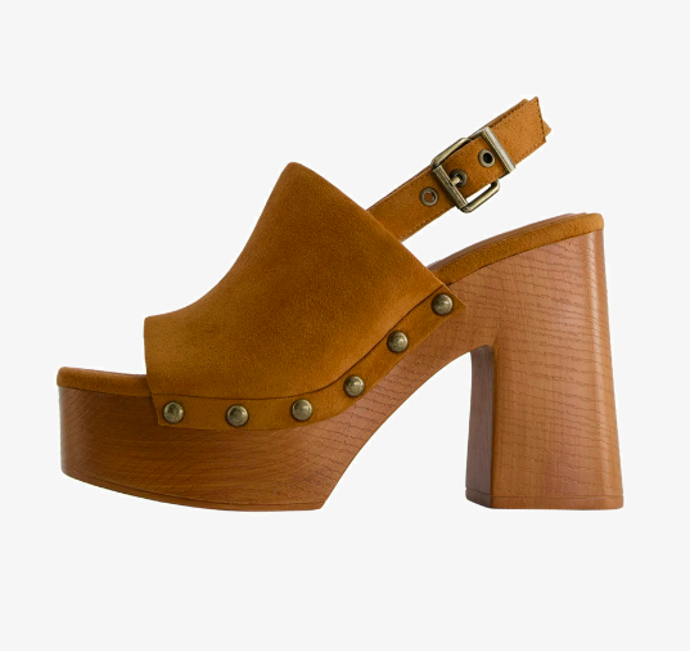 Dřeváky, Bershka, 849 Kč.
Dřeváky, Bershka, 849 Kč.