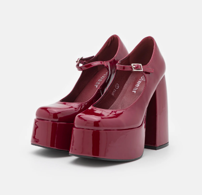 Lodičky s platformou, Koi Footwear, 1350 Kč.
Lodičky s platformou, Koi Footwear, 1350 Kč.