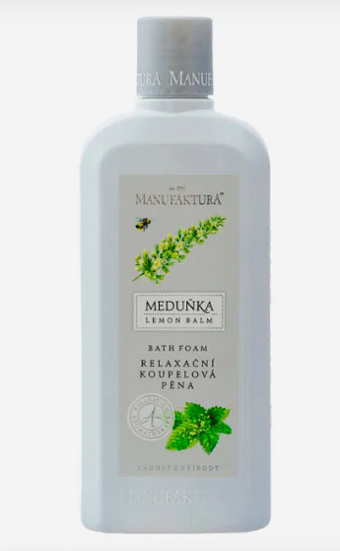 Manufaktura Pěna do koupele Meduňka – relaxace a aromaterapie

Koupelová pěna meduňka promění koupel v jedinečný relaxační zážitek. Poznejte sílu aromaterapie, užijte si chvíle pohody a relaxace a nalaďte se na klidný spánek. Harmonická kombinace zklidňující meduňky, esenciálního oleje citronella, regenerační vřídelní soli, výživného mandlového oleje, panthenolu, bohaté pěny a intenzivní svěží bylinkové vůně zaručí dokonalé domácí lázně. Luxusní pěna do koupele Meduňka vyžene stres a napětí a stane se jedinečným rituálem odpočinku vašich běžných dní.

Cena: 209 Kč
